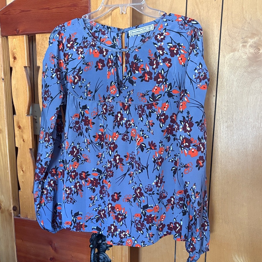 A&F Floral blouse Slit - Sleeves